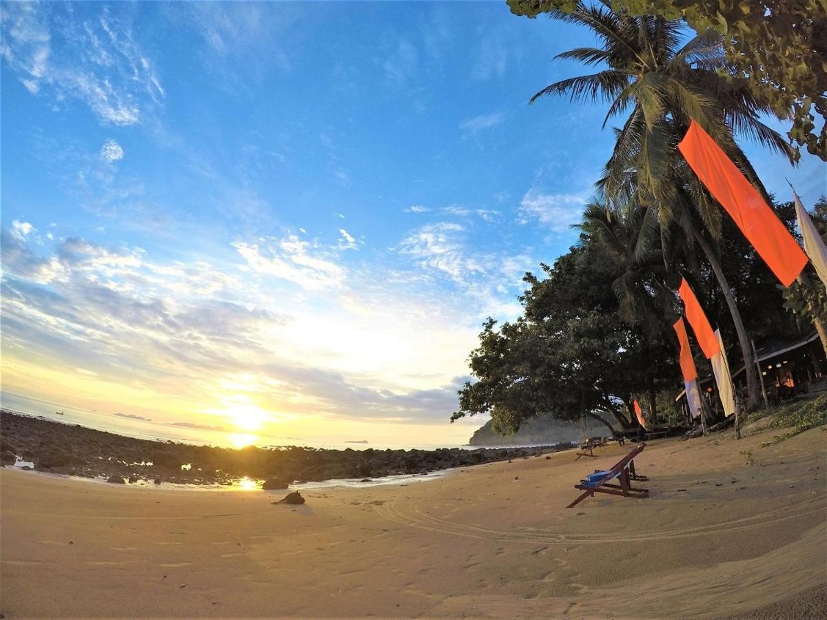 Koh Jum Coral Bay Resort Экстерьер фото